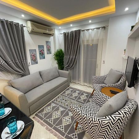 شقة في قلب القاهرة الجديدة تطل على شارع التسعين الشمالي Экстерьер фото